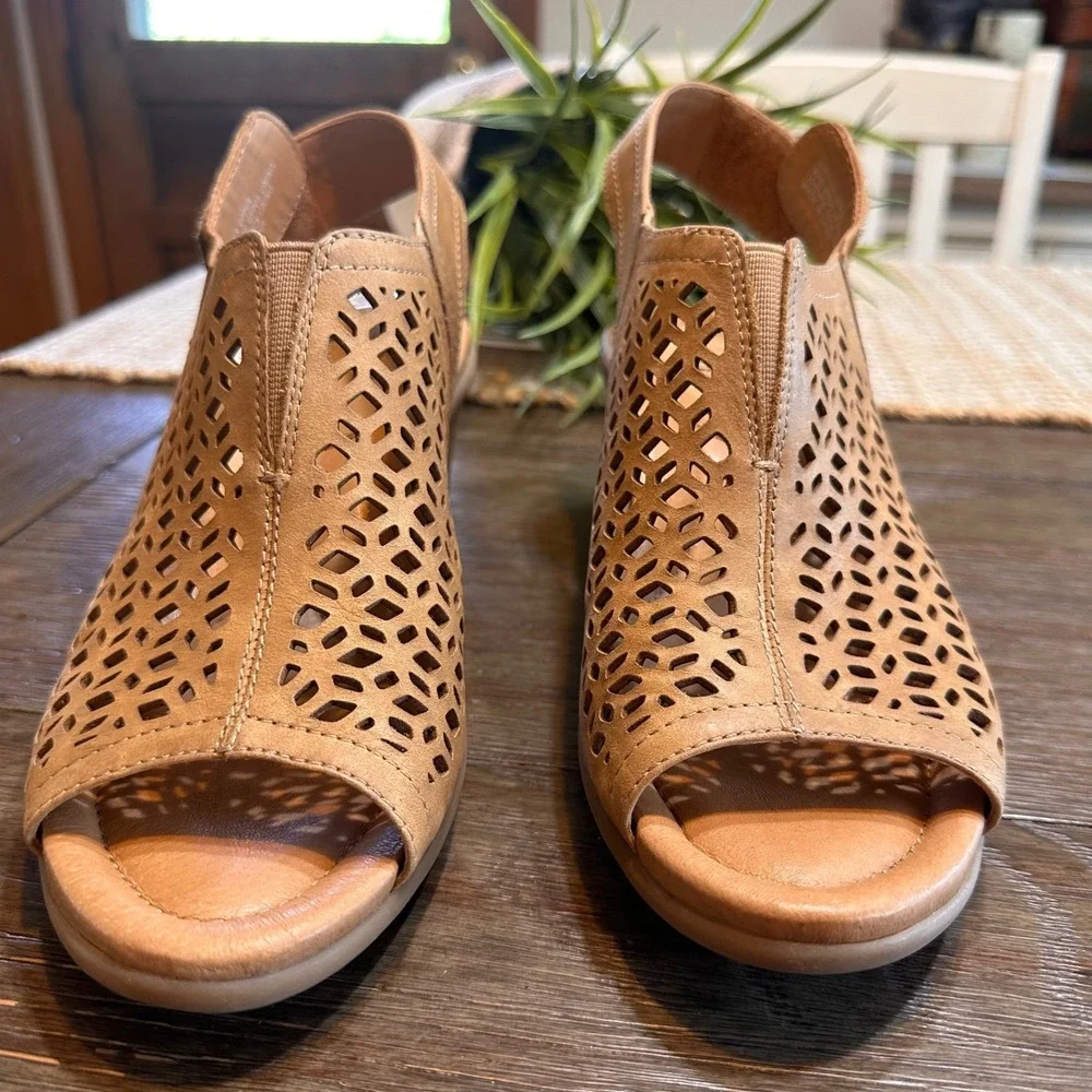 Earth‎ Origins Cascade Camel Wedge Sandals Leather Tan Cutout Ankle Strap 9B